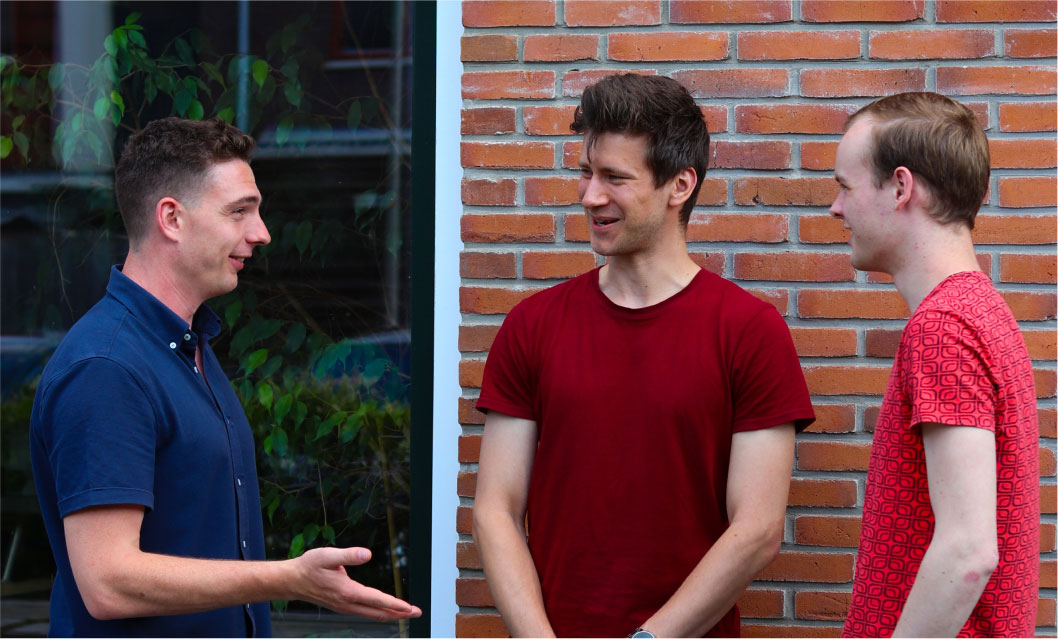 Collega's aan het praten